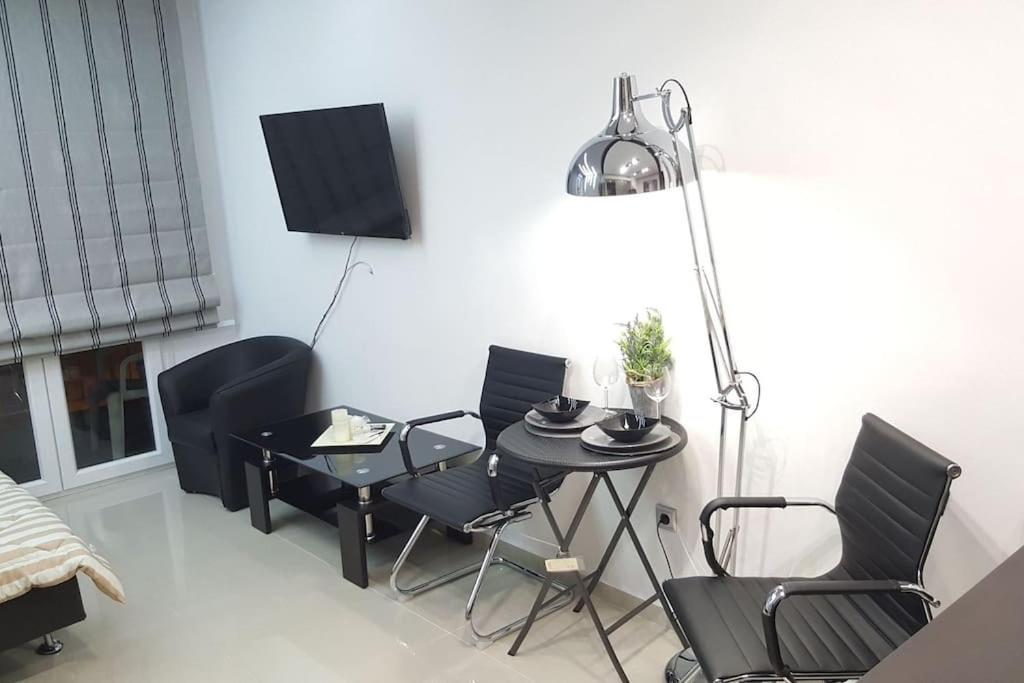 Modern Office Apartment.Wifi,2A/C,Luxury Fur/Tures เทสซาโลนิกิ ภายนอก รูปภาพ
